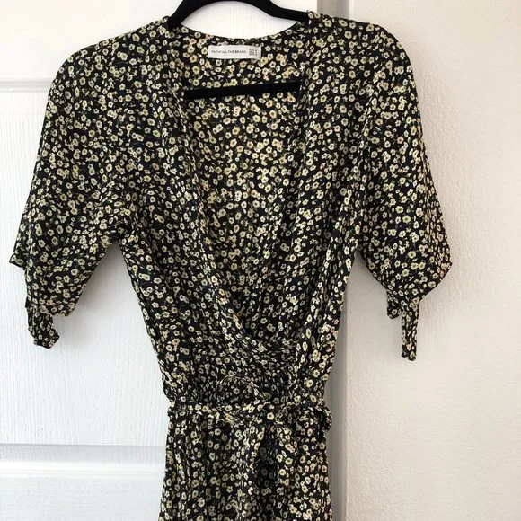 Faithfull The Brand Black & Cream Floral Short Sleeve Play Suit Romper Size 8 - Picture 2 of 10